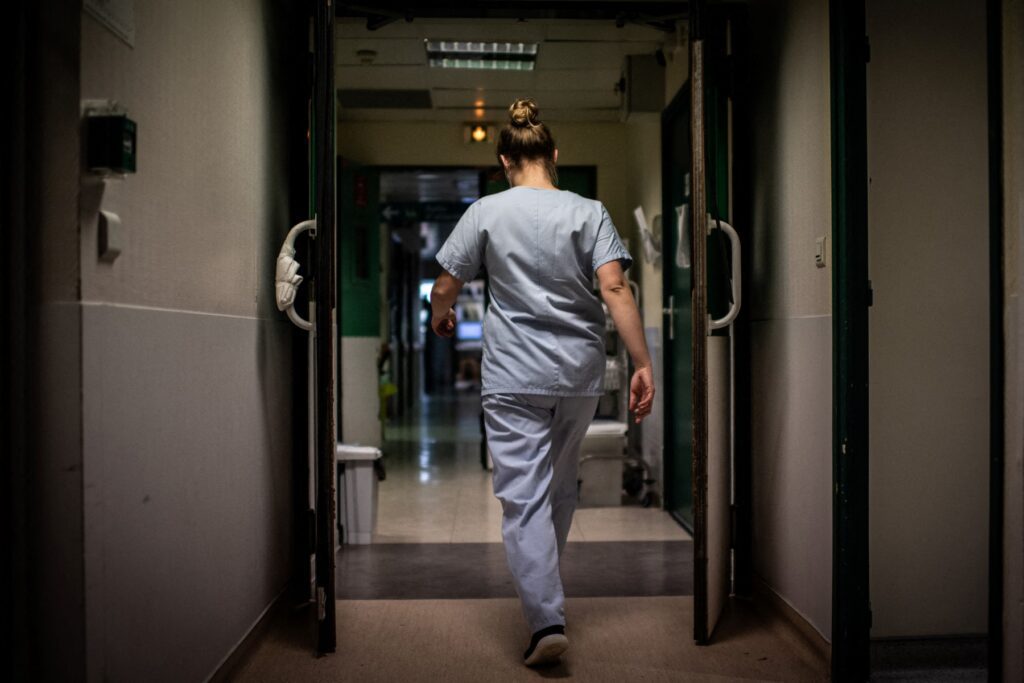 8 remote jobs for registered nurses that pay really well